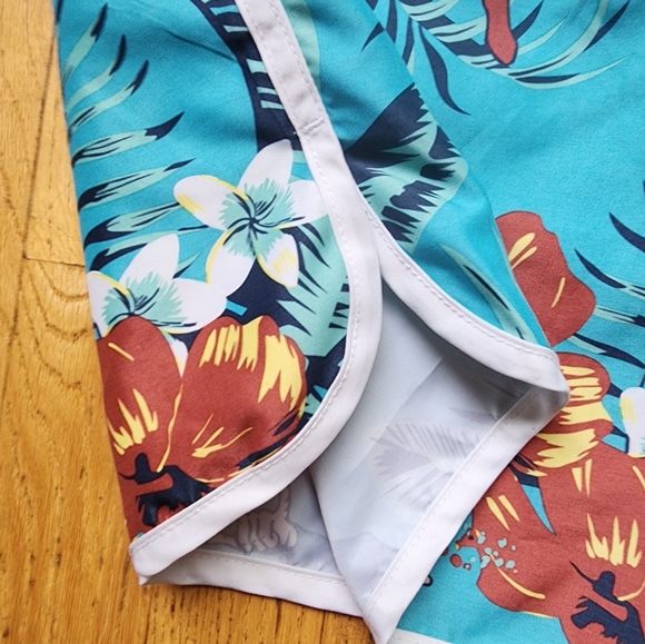 DC Comics Superman Swimsuit - Picture 7 of 8